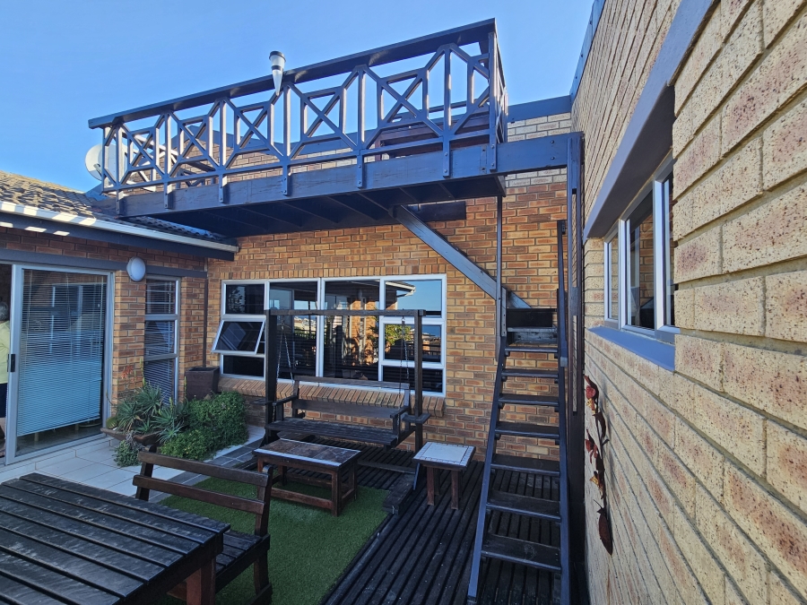 4 Bedroom Property for Sale in Wavecrest Eastern Cape